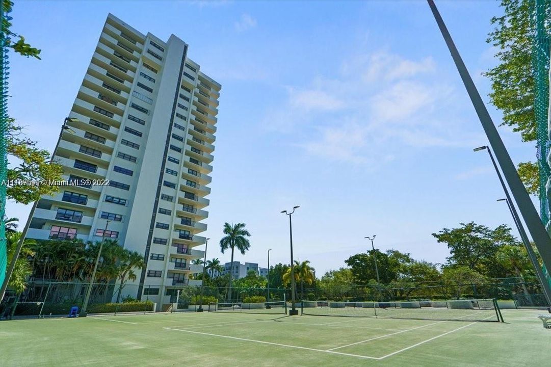 最近售出: $639,900 (2 贝兹, 2 浴室, 1669 平方英尺)