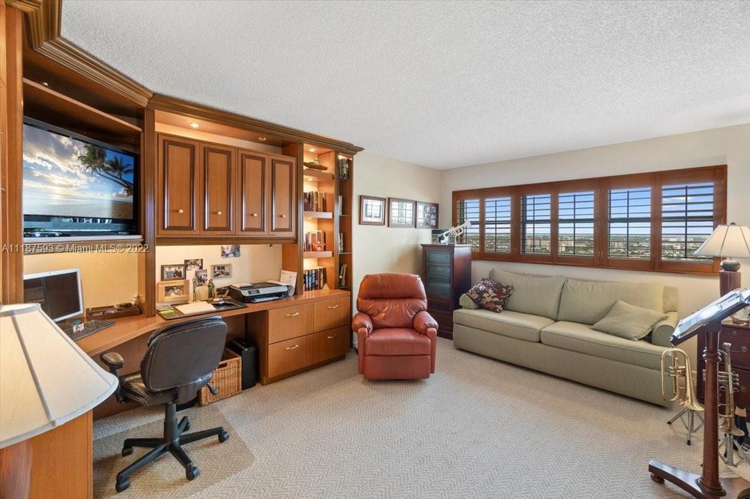 最近售出: $639,900 (2 贝兹, 2 浴室, 1669 平方英尺)