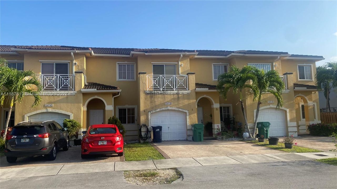 Recently Sold: $460,000 (4 beds, 2 baths, 1718 Square Feet)