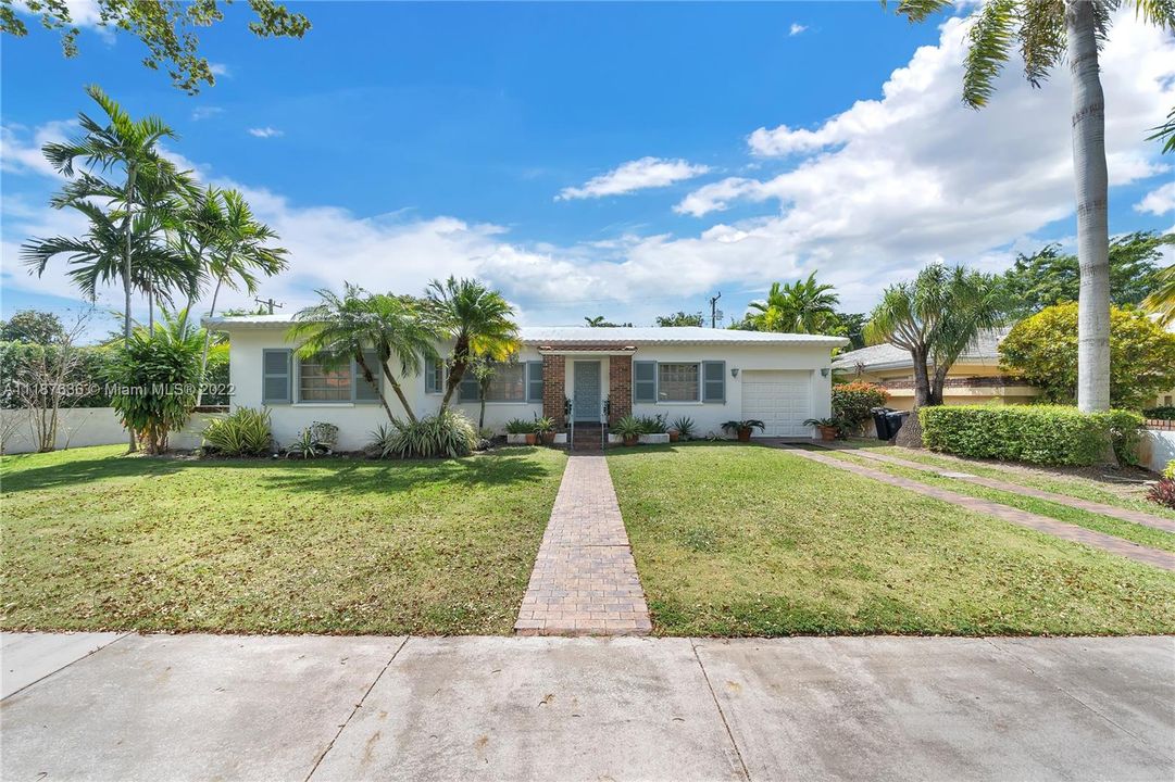 Recently Sold: $1,100,000 (3 beds, 2 baths, 1682 Square Feet)