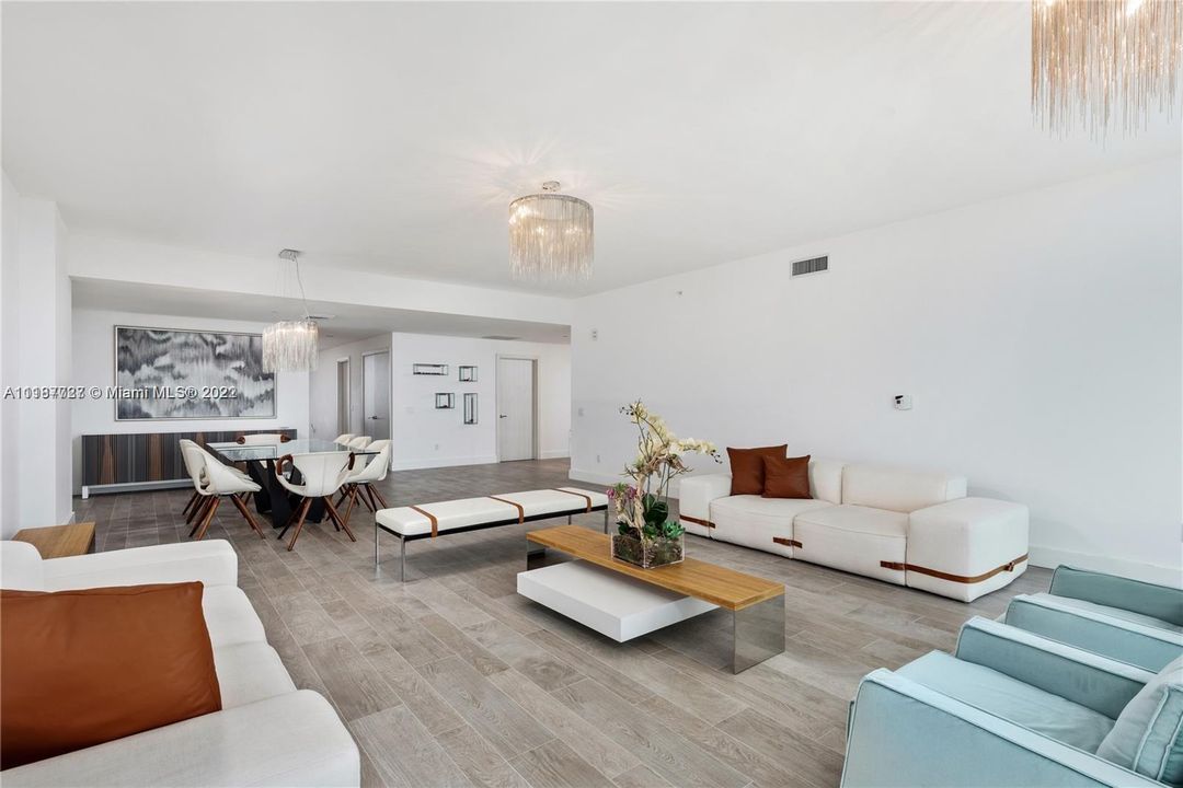 Recently Sold: $7,600,000 (3 beds, 4 baths, 3013 Square Feet)