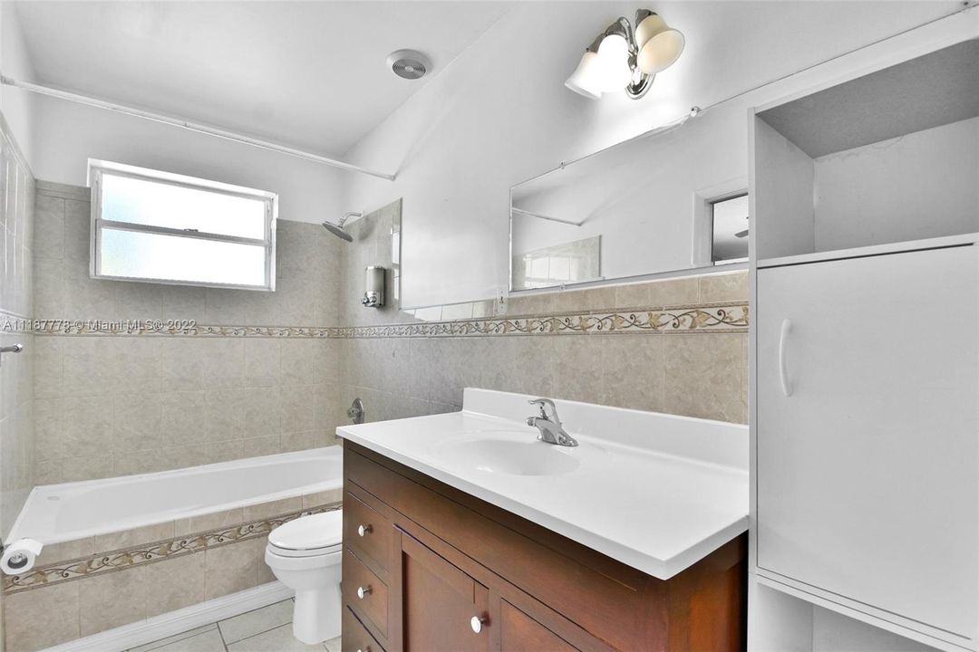 最近售出: $480,000 (4 贝兹, 2 浴室, 1125 平方英尺)