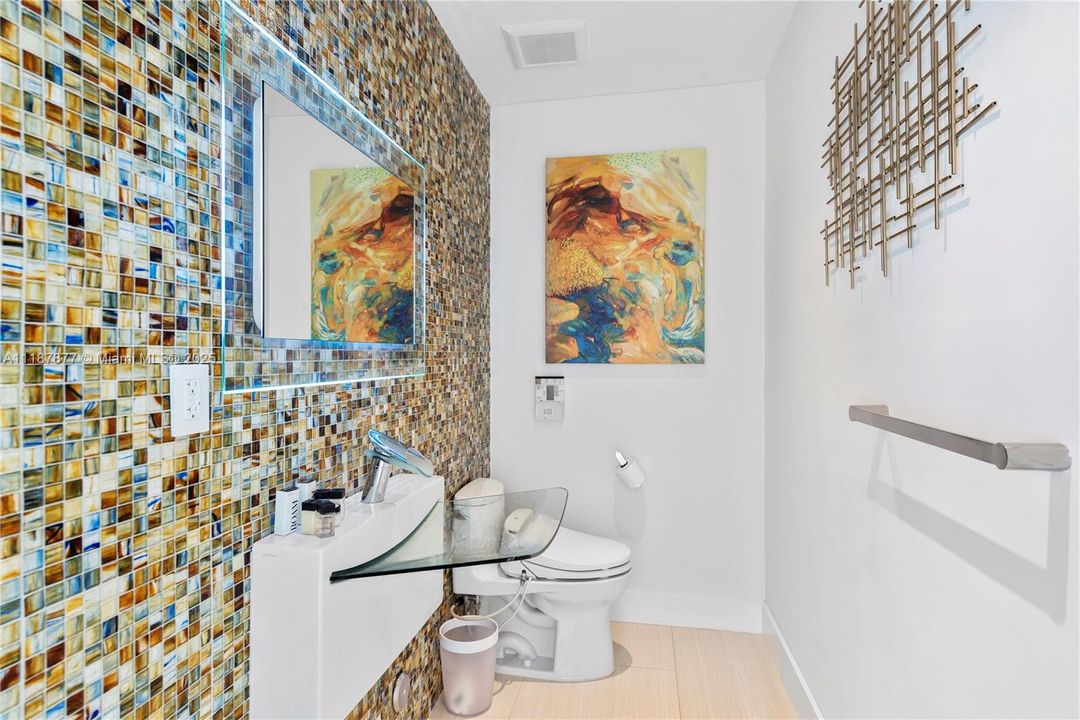 Artistic bath with mosaic shimmer