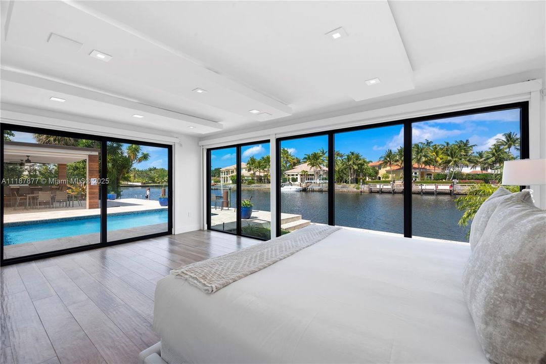 Dreamy bed with panoramic outlook