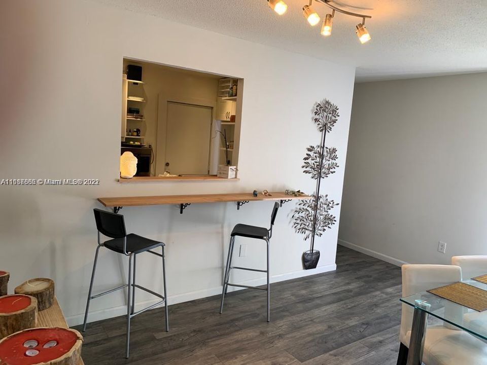 Recently Sold: $364,999 (2 beds, 2 baths, 975 Square Feet)