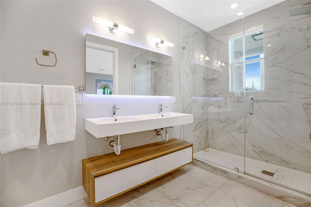 Недавно арендовано: $12,000 (4 спален, 3 ванн, 2963 Квадратных фут)