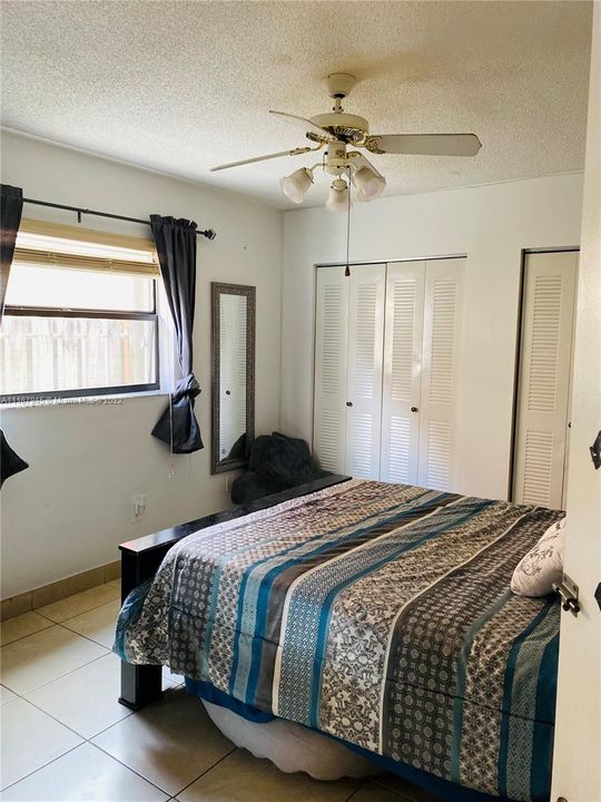 Recently Sold: $370,000 (2 beds, 1 baths, 930 Square Feet)