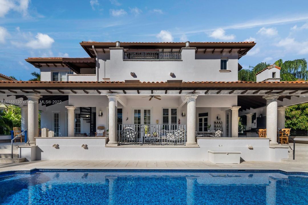 Recently Sold: $6,000,000 (5 beds, 5 baths, 5747 Square Feet)