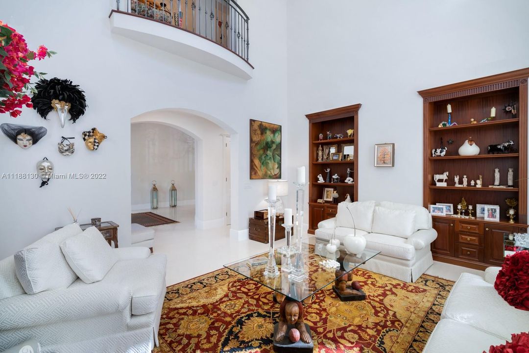 Recently Sold: $6,000,000 (5 beds, 5 baths, 5747 Square Feet)