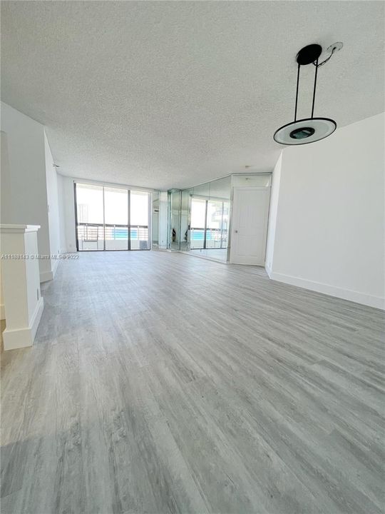 Recently Rented: $4,000 (2 beds, 2 baths, 1181 Square Feet)