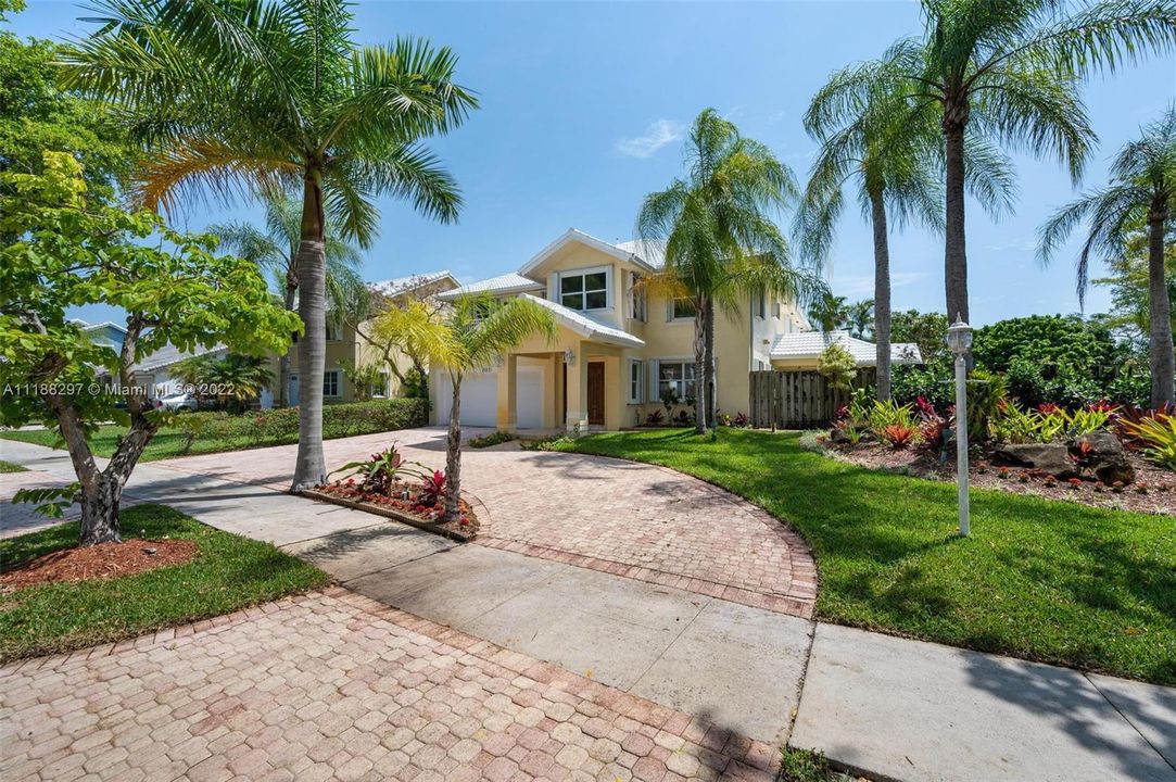 Recently Sold: $780,000 (5 beds, 3 baths, 4223 Square Feet)