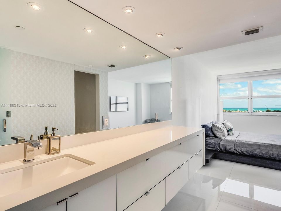 Recently Sold: $799,000 (2 beds, 2 baths, 1078 Square Feet)