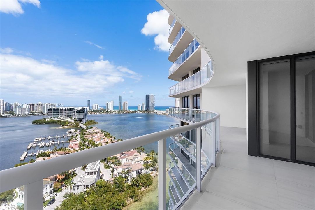 Recently Sold: $2,700,000 (3 beds, 3 baths, 3335 Square Feet)