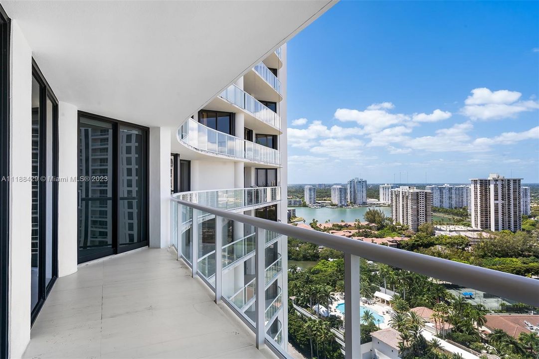 Recently Sold: $2,700,000 (3 beds, 3 baths, 3335 Square Feet)