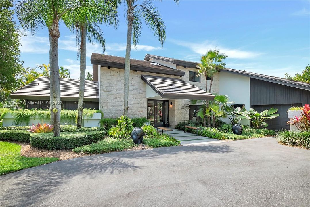 Recently Sold: $2,850,000 (6 beds, 5 baths, 4612 Square Feet)