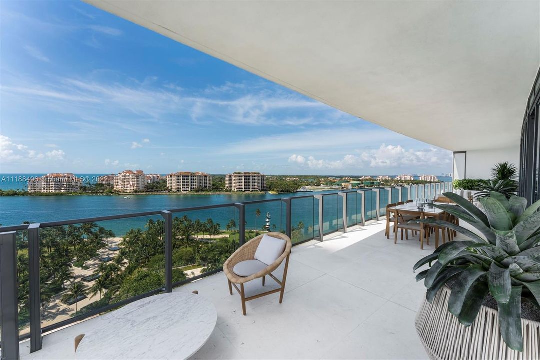 Recently Sold: $17,200,000 (3 beds, 3 baths, 4154 Square Feet)