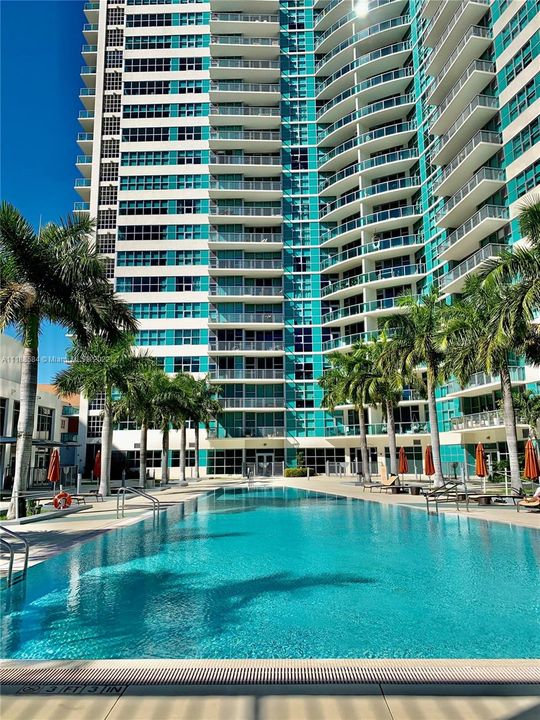 Recently Sold: $525,000 (1 beds, 1 baths, 861 Square Feet)