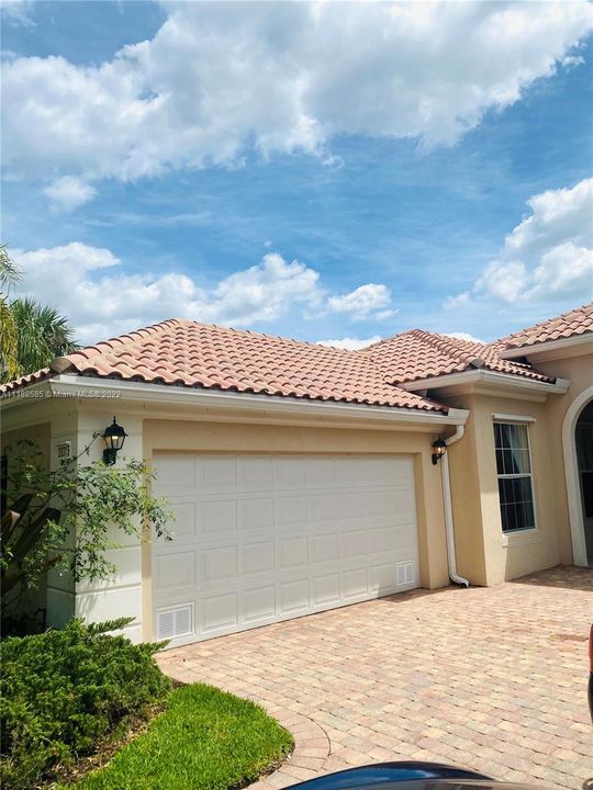 Recently Sold: $665,000 (3 beds, 3 baths, 2014 Square Feet)