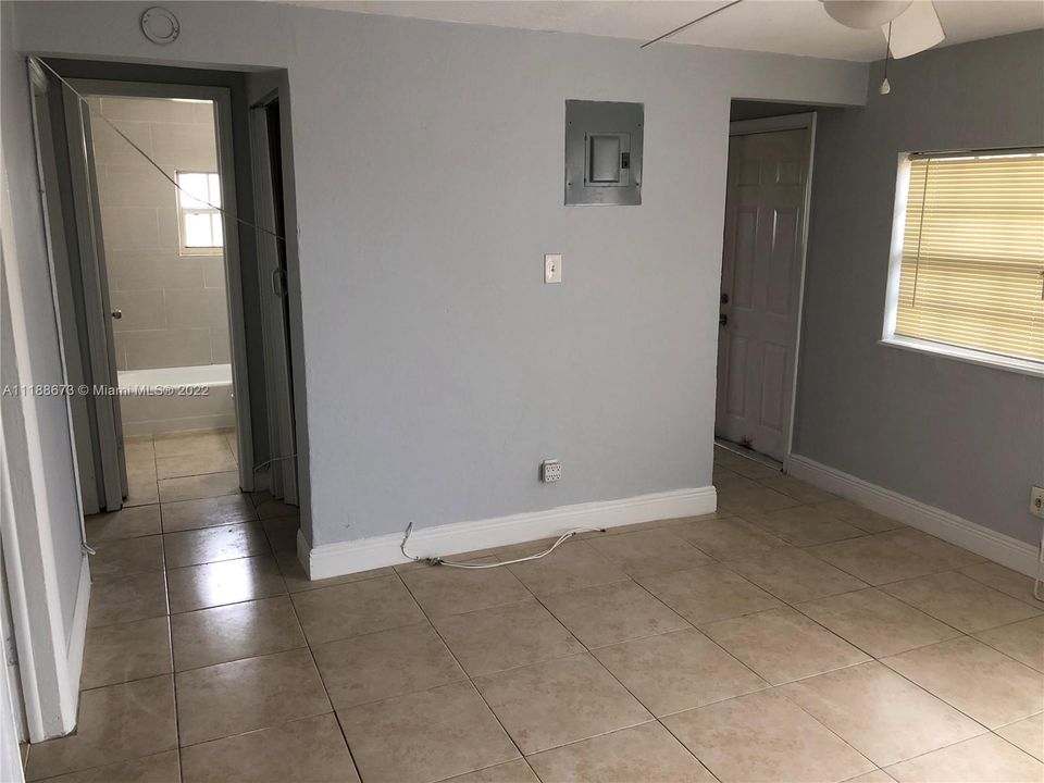 最近租的: $1,700 (2 贝兹, 1 浴室, 2280 平方英尺)