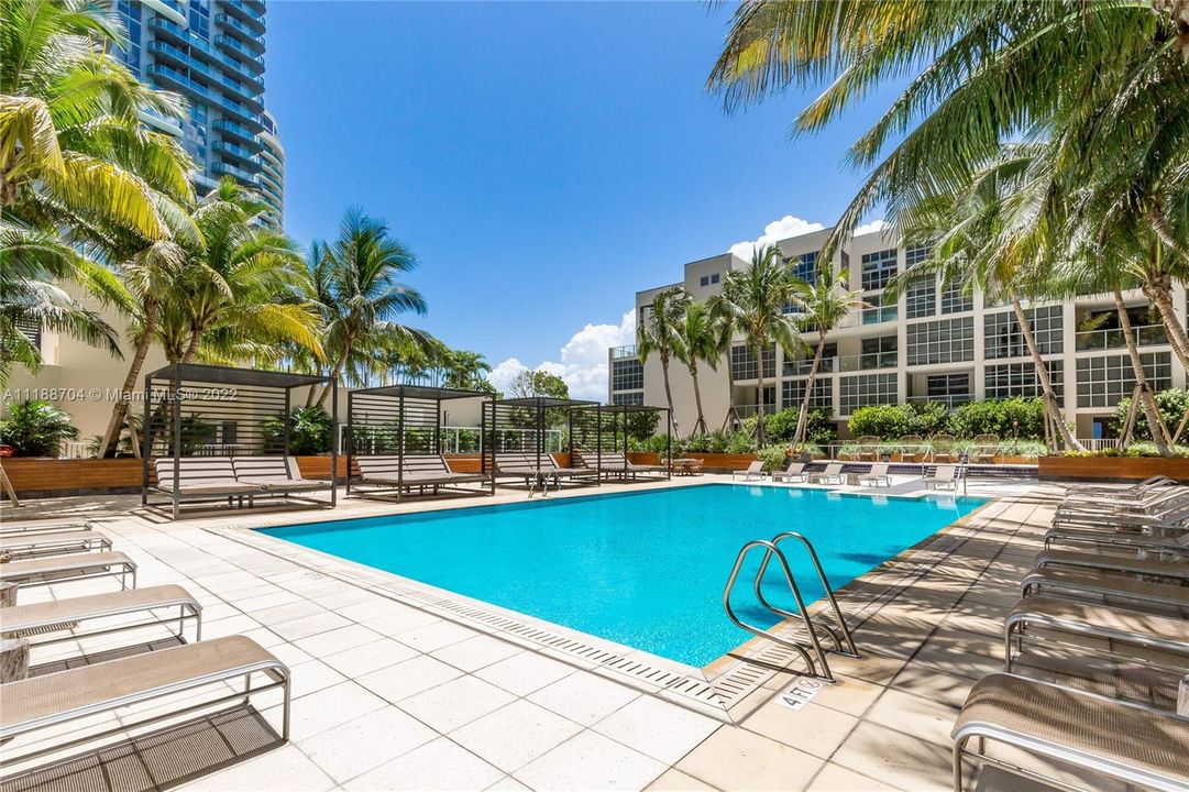 Recently Sold: $599,000 (2 beds, 2 baths, 1088 Square Feet)