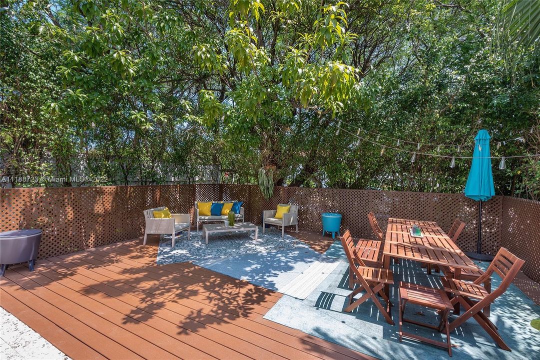 Recently Sold: $1,980,000 (3 beds, 2 baths, 1948 Square Feet)