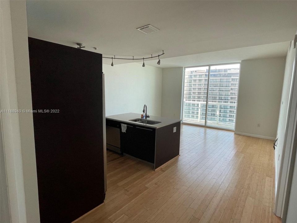 Recently Sold: $429,000 (1 beds, 1 baths, 780 Square Feet)