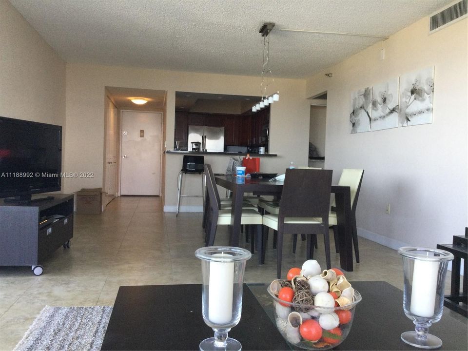 Recently Rented: $3,000 (2 beds, 2 baths, 1143 Square Feet)