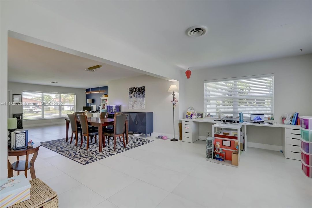 Recently Sold: $750,000 (3 beds, 2 baths, 1866 Square Feet)