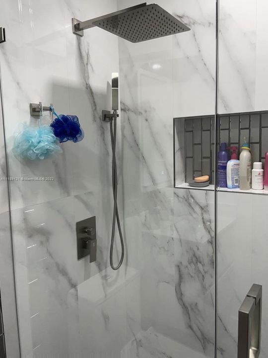 Vendido Recientemente: $370,000 (3 camas, 2 baños, 1302 Pies cuadrados)