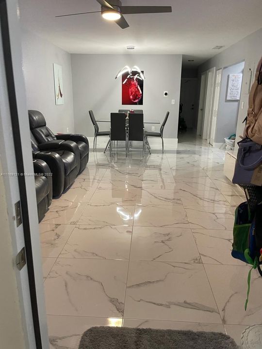 Vendido Recientemente: $370,000 (3 camas, 2 baños, 1302 Pies cuadrados)