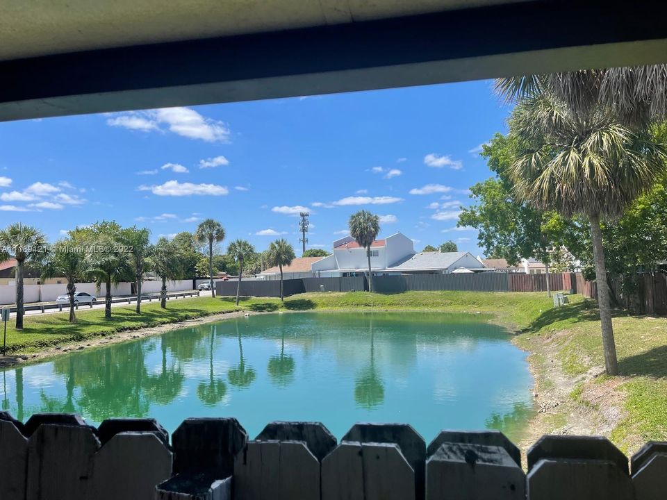 Vendido Recientemente: $370,000 (3 camas, 2 baños, 1302 Pies cuadrados)