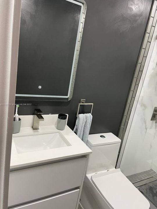 Vendido Recientemente: $370,000 (3 camas, 2 baños, 1302 Pies cuadrados)