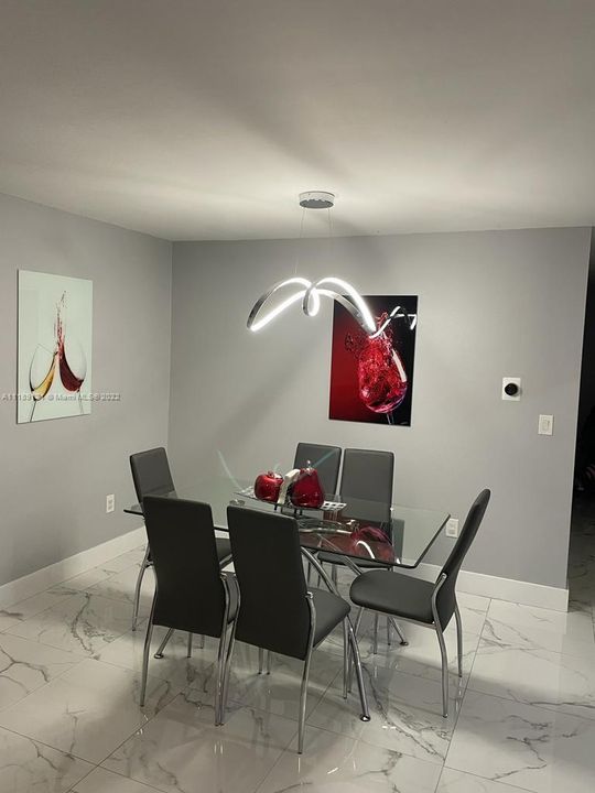 Vendido Recientemente: $370,000 (3 camas, 2 baños, 1302 Pies cuadrados)