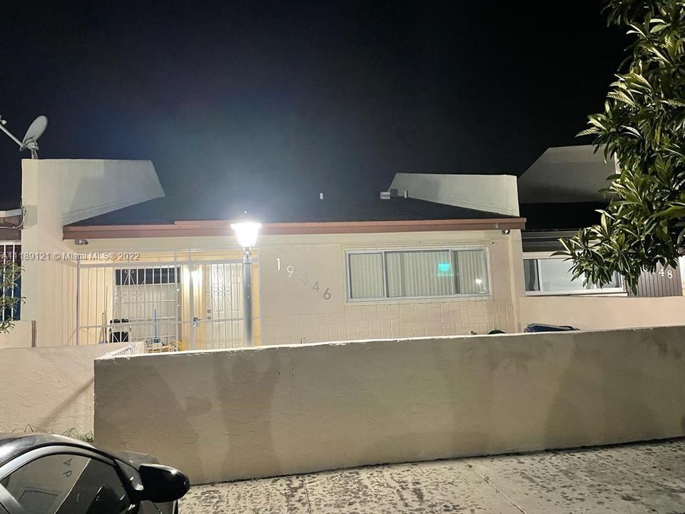 Vendido Recientemente: $370,000 (3 camas, 2 baños, 1302 Pies cuadrados)