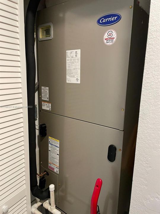 Vendido Recientemente: $370,000 (3 camas, 2 baños, 1302 Pies cuadrados)