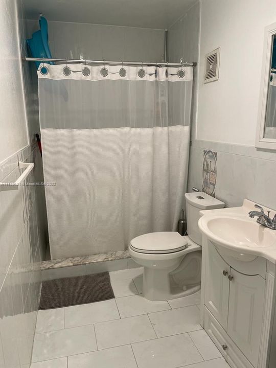 Vendido Recientemente: $370,000 (3 camas, 2 baños, 1302 Pies cuadrados)