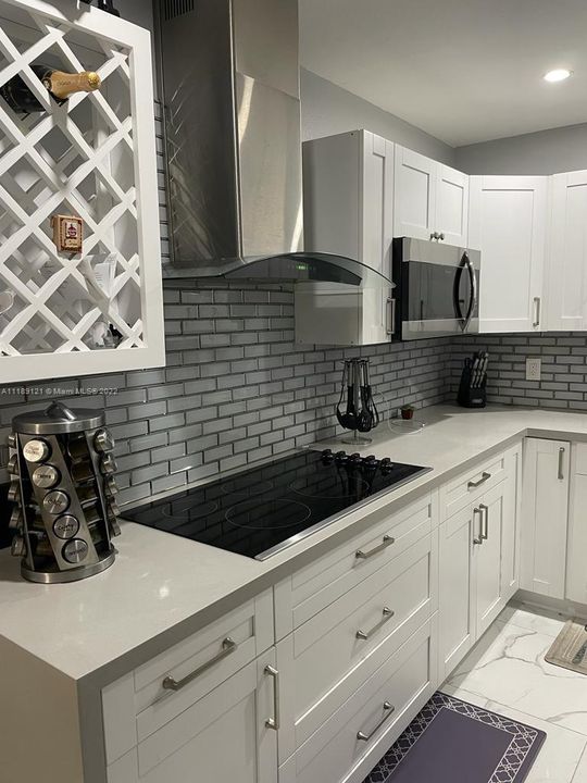 Vendido Recientemente: $370,000 (3 camas, 2 baños, 1302 Pies cuadrados)