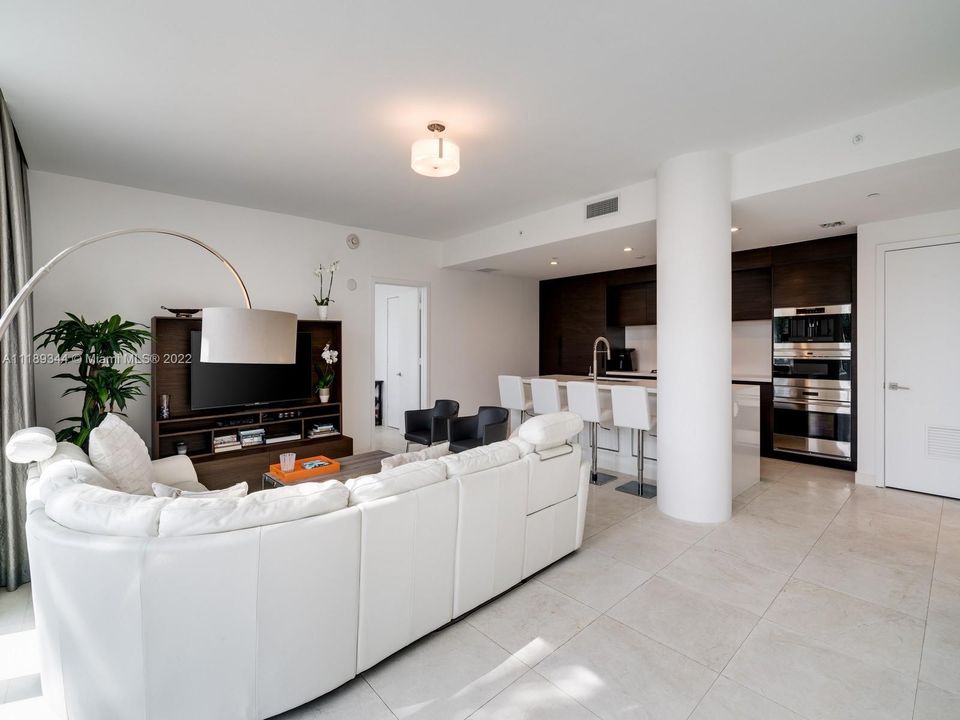 Recently Sold: $1,599,000 (2 beds, 2 baths, 1141 Square Feet)