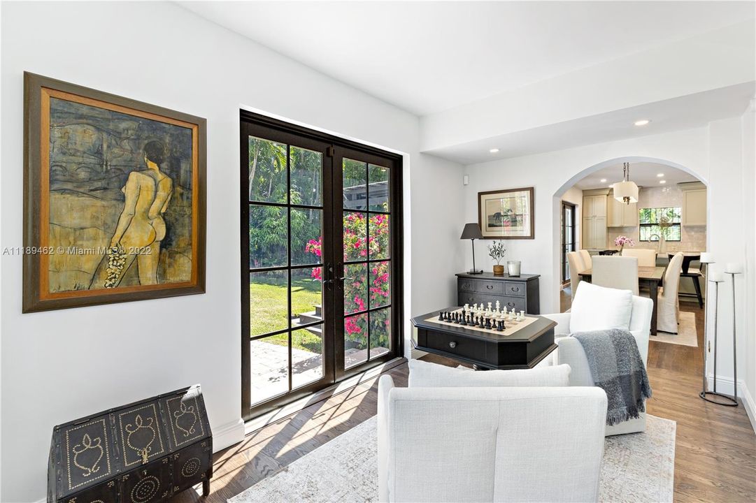 Recently Sold: $2,500,000 (3 beds, 2 baths, 2032 Square Feet)