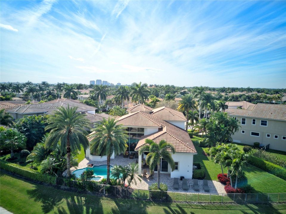 Recently Sold: $3,000,000 (5 beds, 4 baths, 4818 Square Feet)