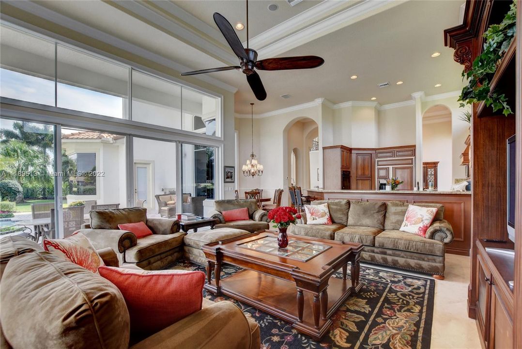 Recently Sold: $3,000,000 (5 beds, 4 baths, 4818 Square Feet)