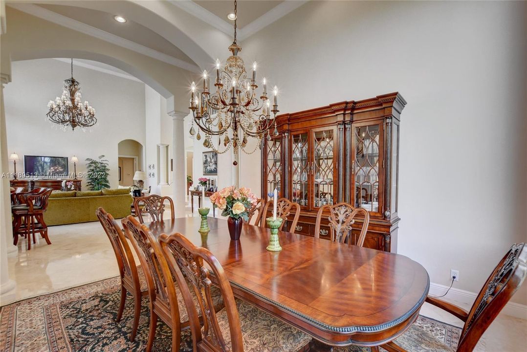 Recently Sold: $3,000,000 (5 beds, 4 baths, 4818 Square Feet)