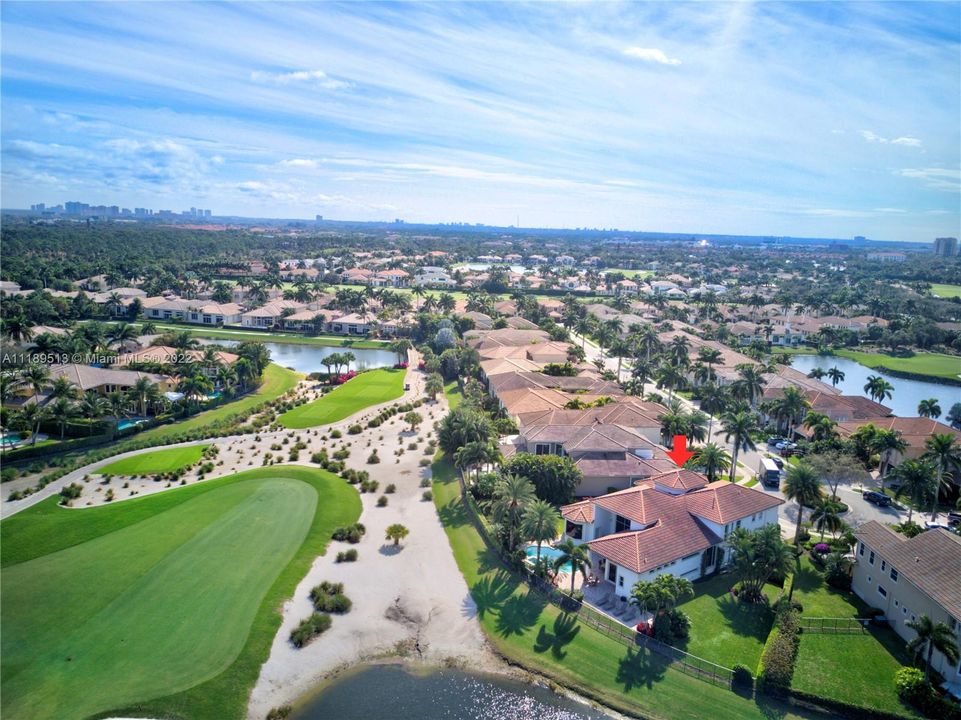 Recently Sold: $3,000,000 (5 beds, 4 baths, 4818 Square Feet)