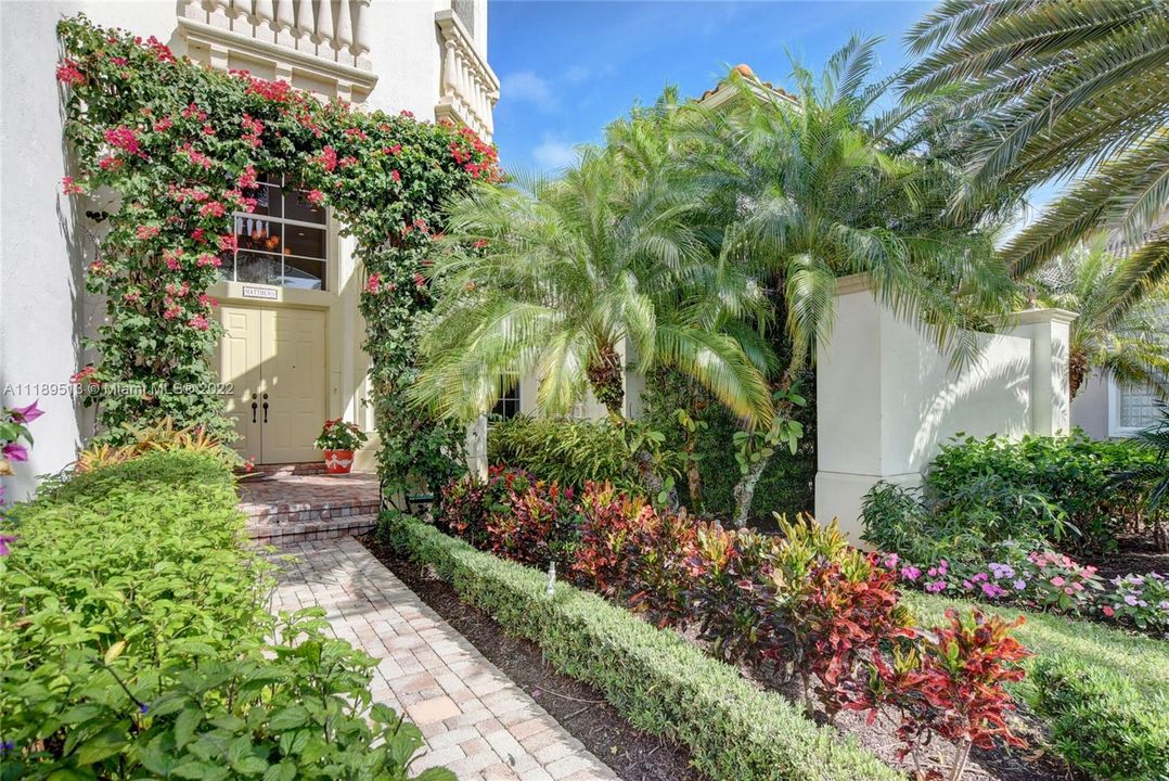 Recently Sold: $3,000,000 (5 beds, 4 baths, 4818 Square Feet)