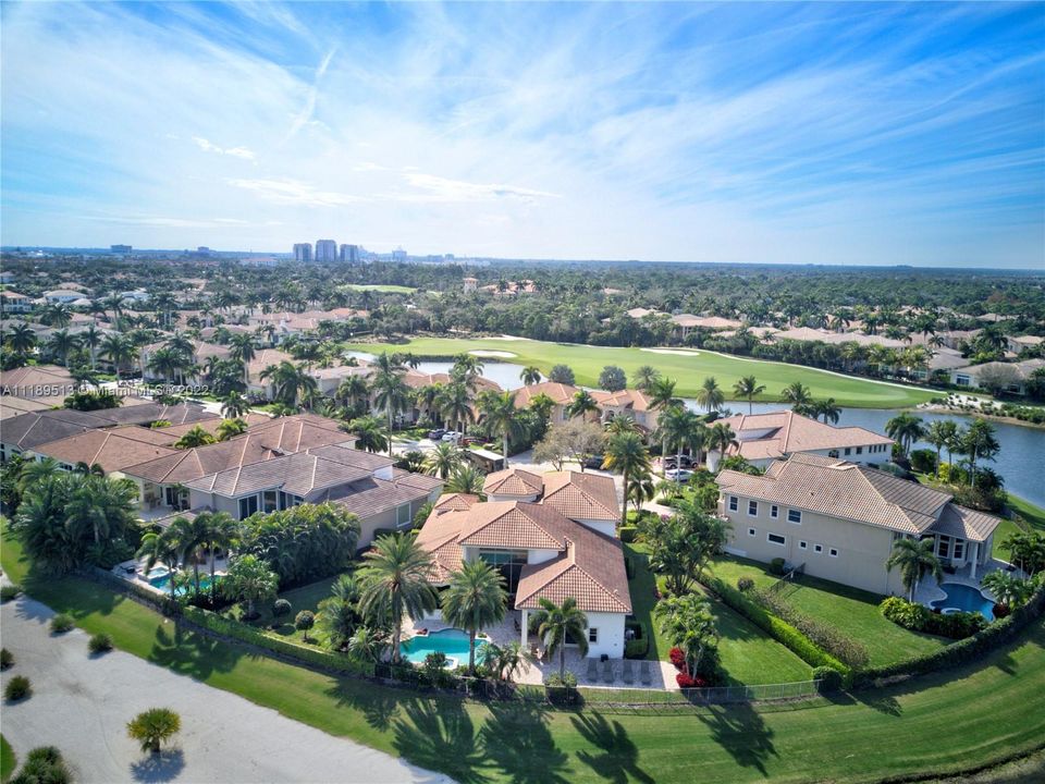 Recently Sold: $3,000,000 (5 beds, 4 baths, 4818 Square Feet)