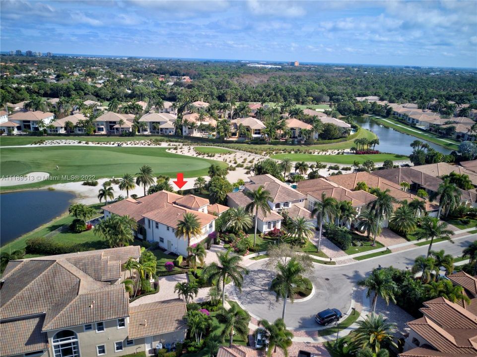 Recently Sold: $3,000,000 (5 beds, 4 baths, 4818 Square Feet)