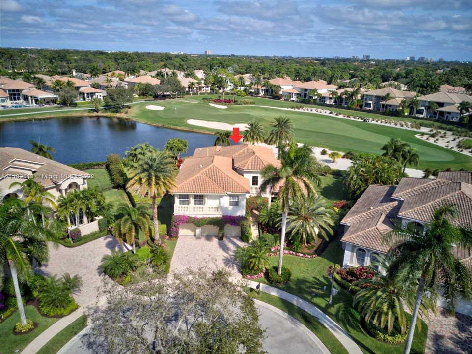 Recently Sold: $3,000,000 (5 beds, 4 baths, 4818 Square Feet)