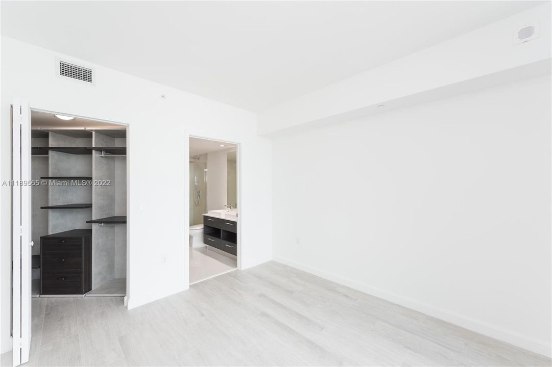 Recently Sold: $699,000 (2 beds, 2 baths, 1042 Square Feet)