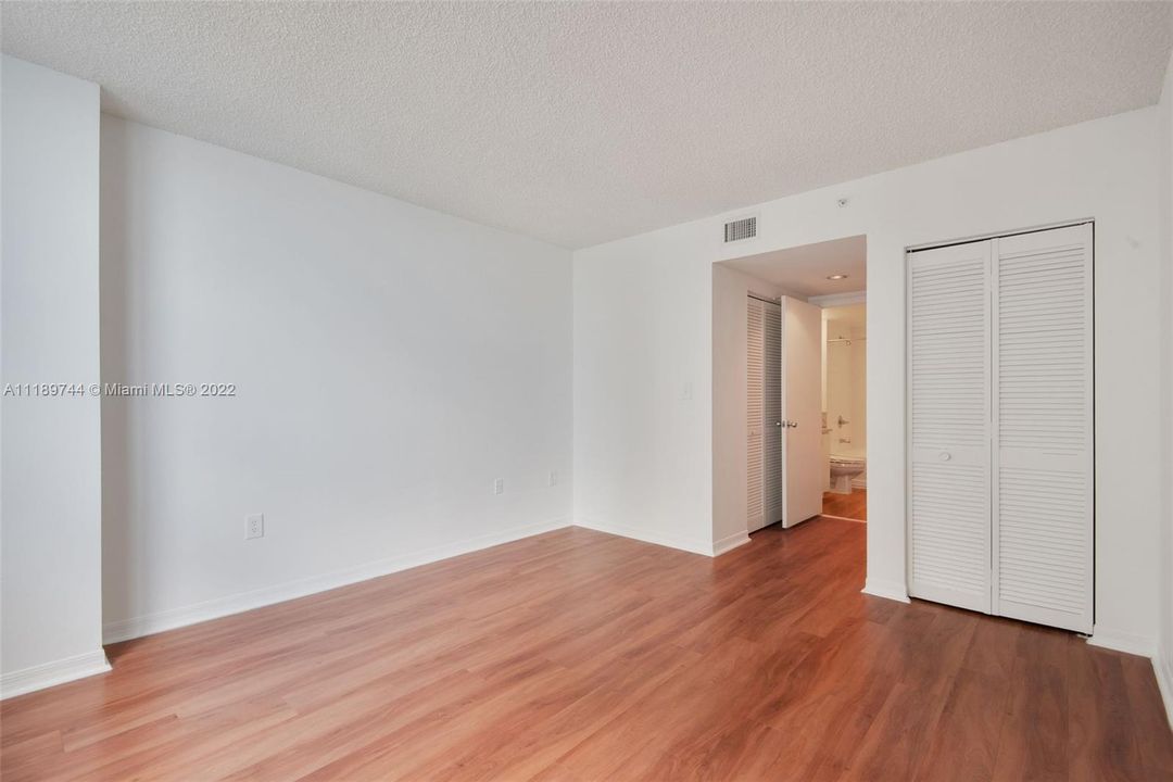 Recently Rented: $3,538 (2 beds, 2 baths, 1238 Square Feet)