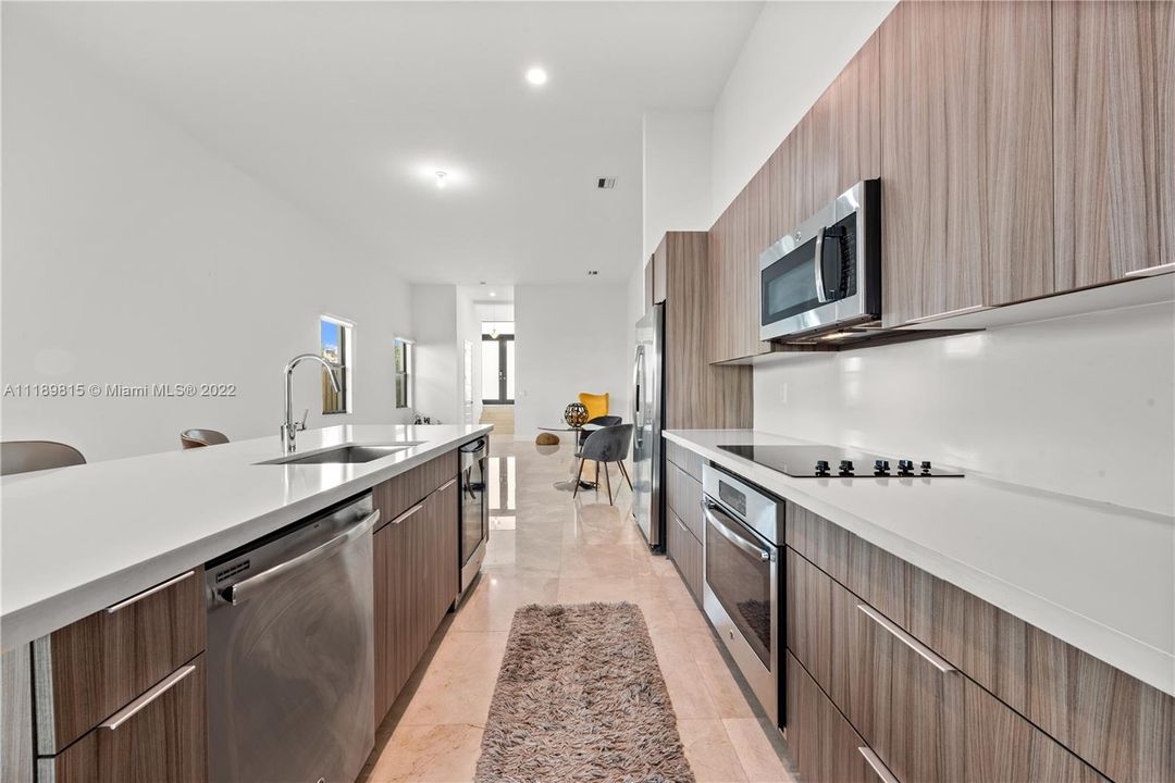Recently Sold: $850,000 (3 beds, 2 baths, 2021 Square Feet)